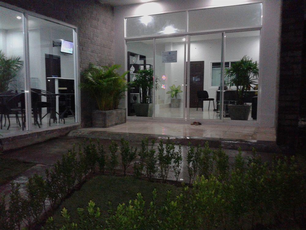 But Different Phuket Boutique Hotel Nai Harn Buitenkant foto