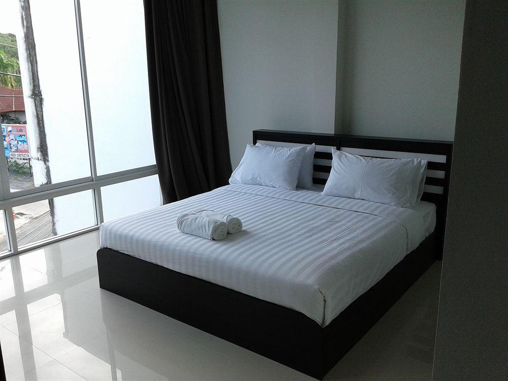 But Different Phuket Boutique Hotel Nai Harn Buitenkant foto