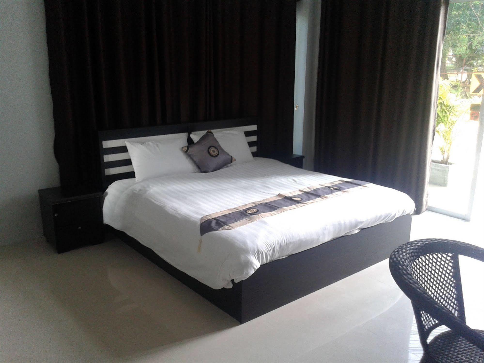 But Different Phuket Boutique Hotel Nai Harn Buitenkant foto