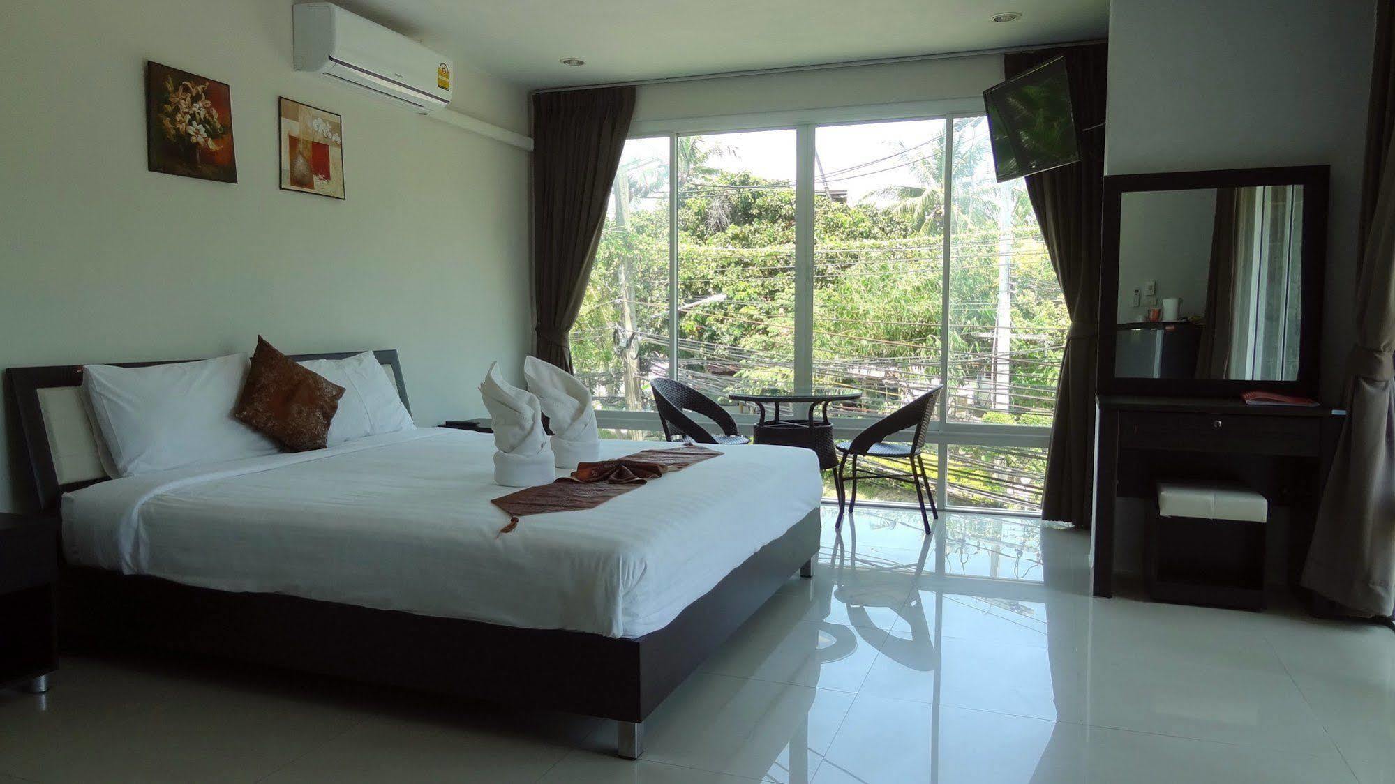 But Different Phuket Boutique Hotel Nai Harn Buitenkant foto