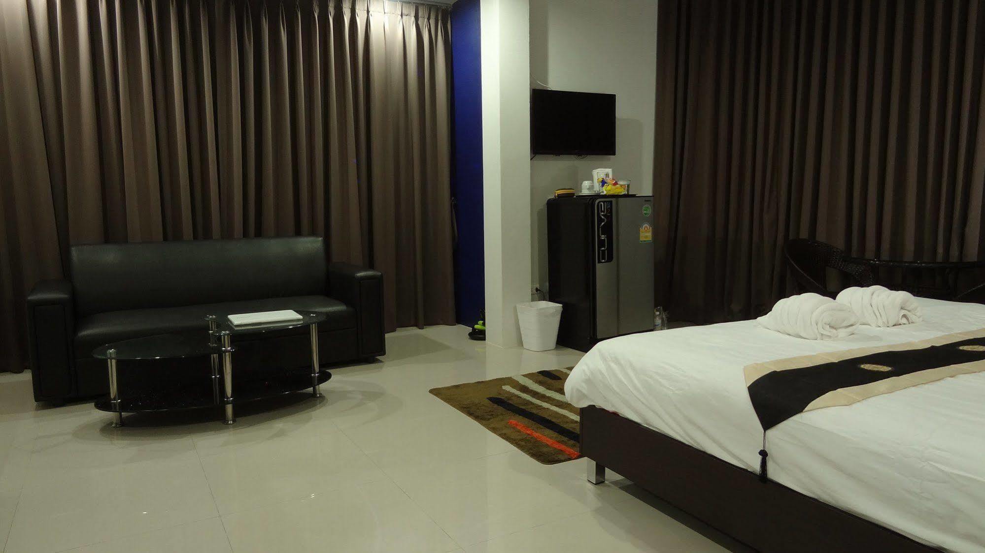 But Different Phuket Boutique Hotel Nai Harn Buitenkant foto