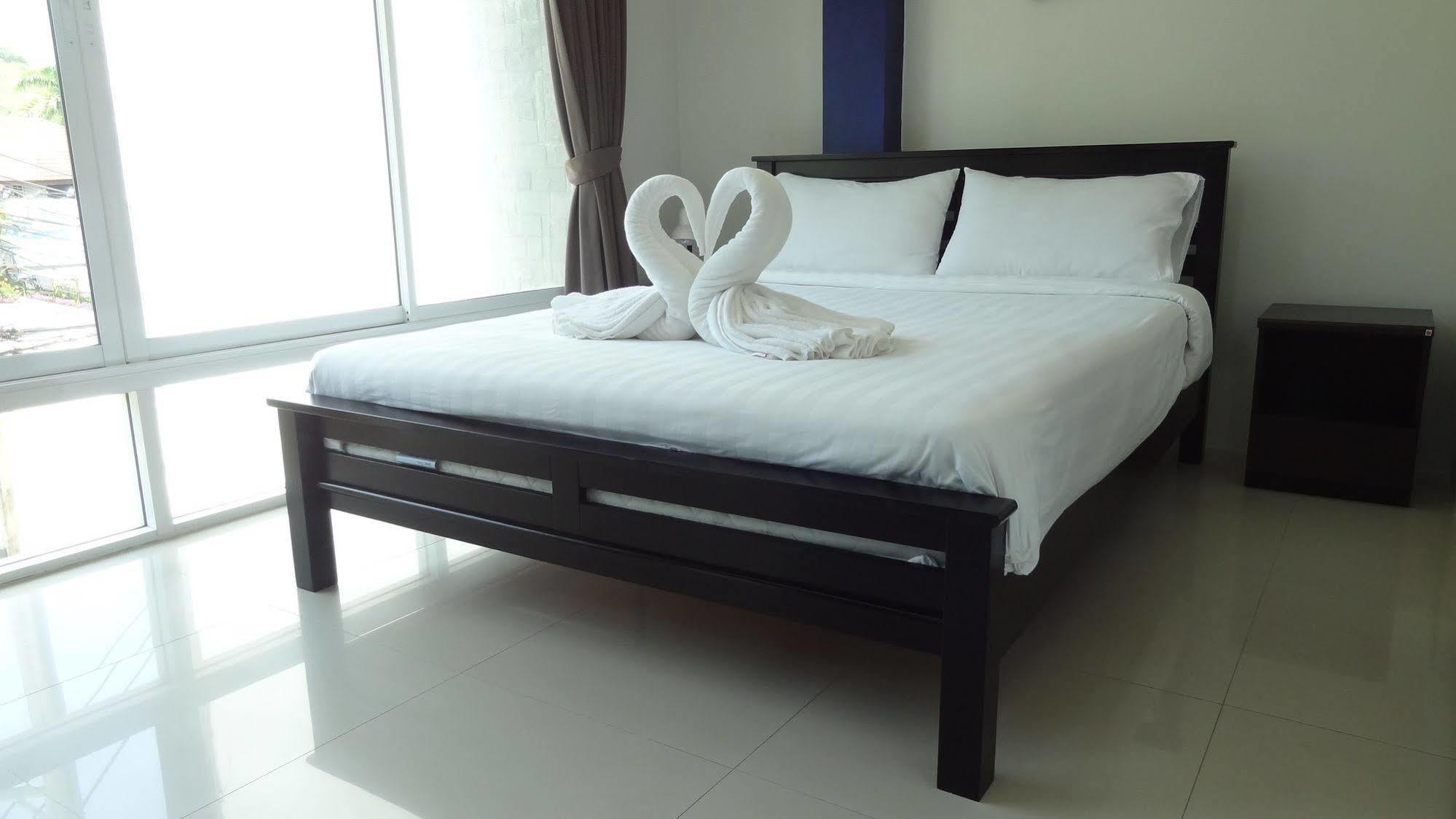 But Different Phuket Boutique Hotel Nai Harn Buitenkant foto
