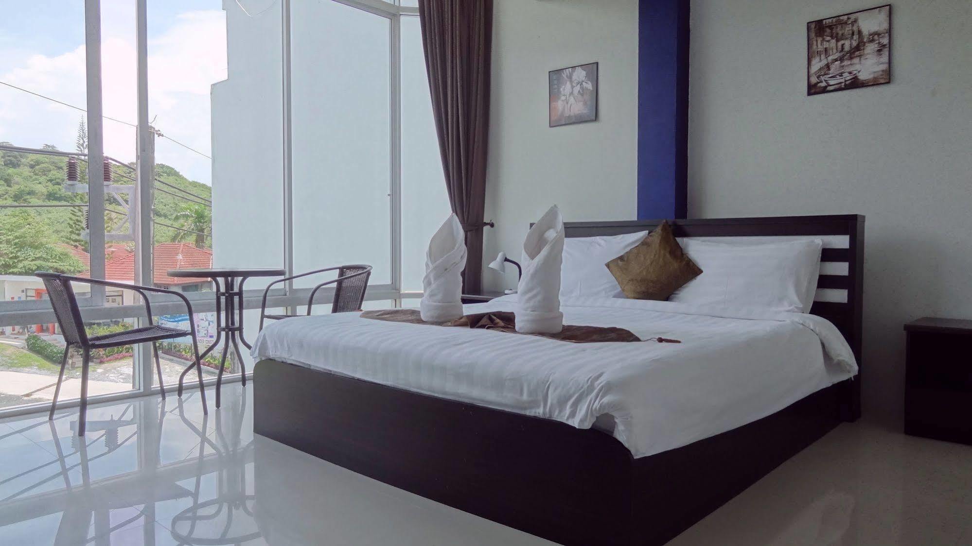 But Different Phuket Boutique Hotel Nai Harn Buitenkant foto