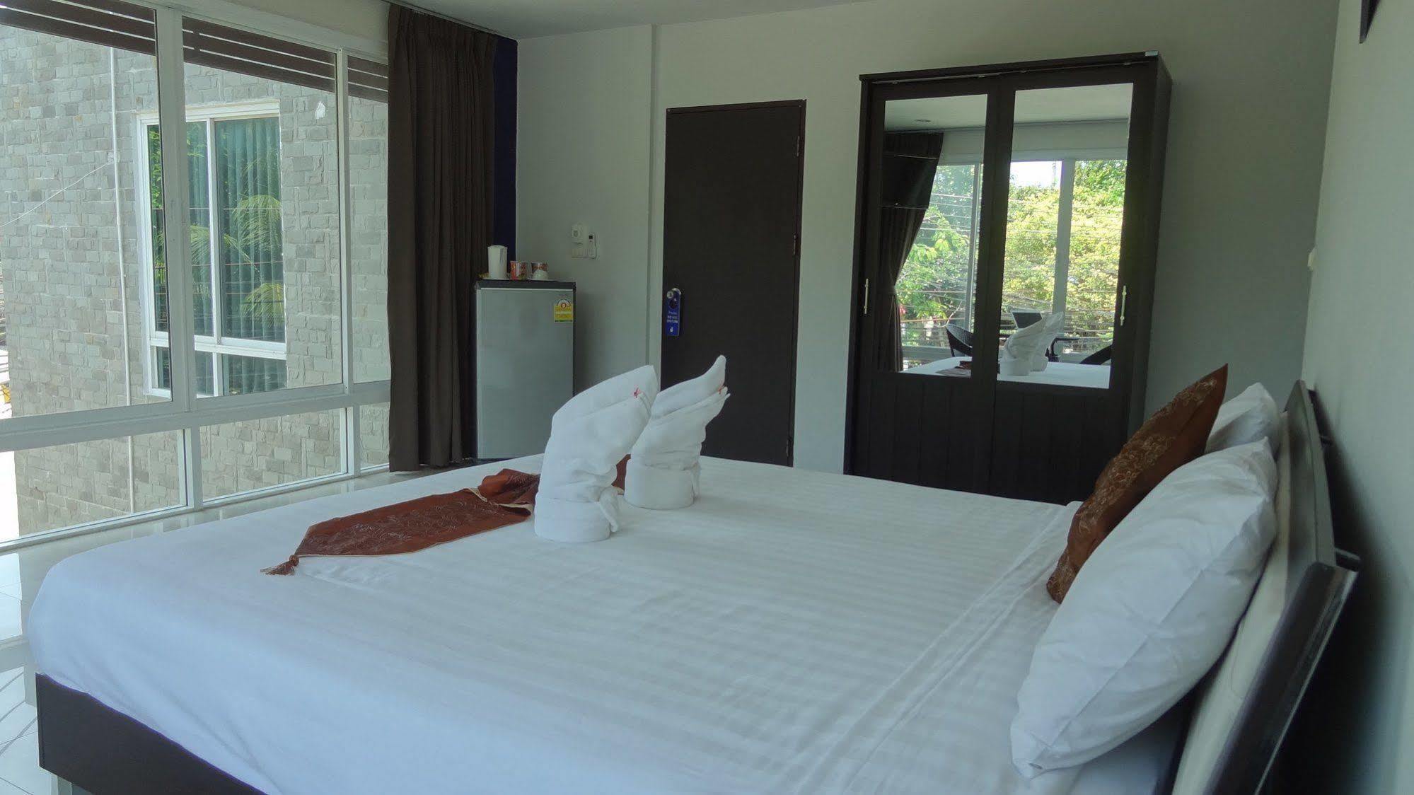 But Different Phuket Boutique Hotel Nai Harn Buitenkant foto