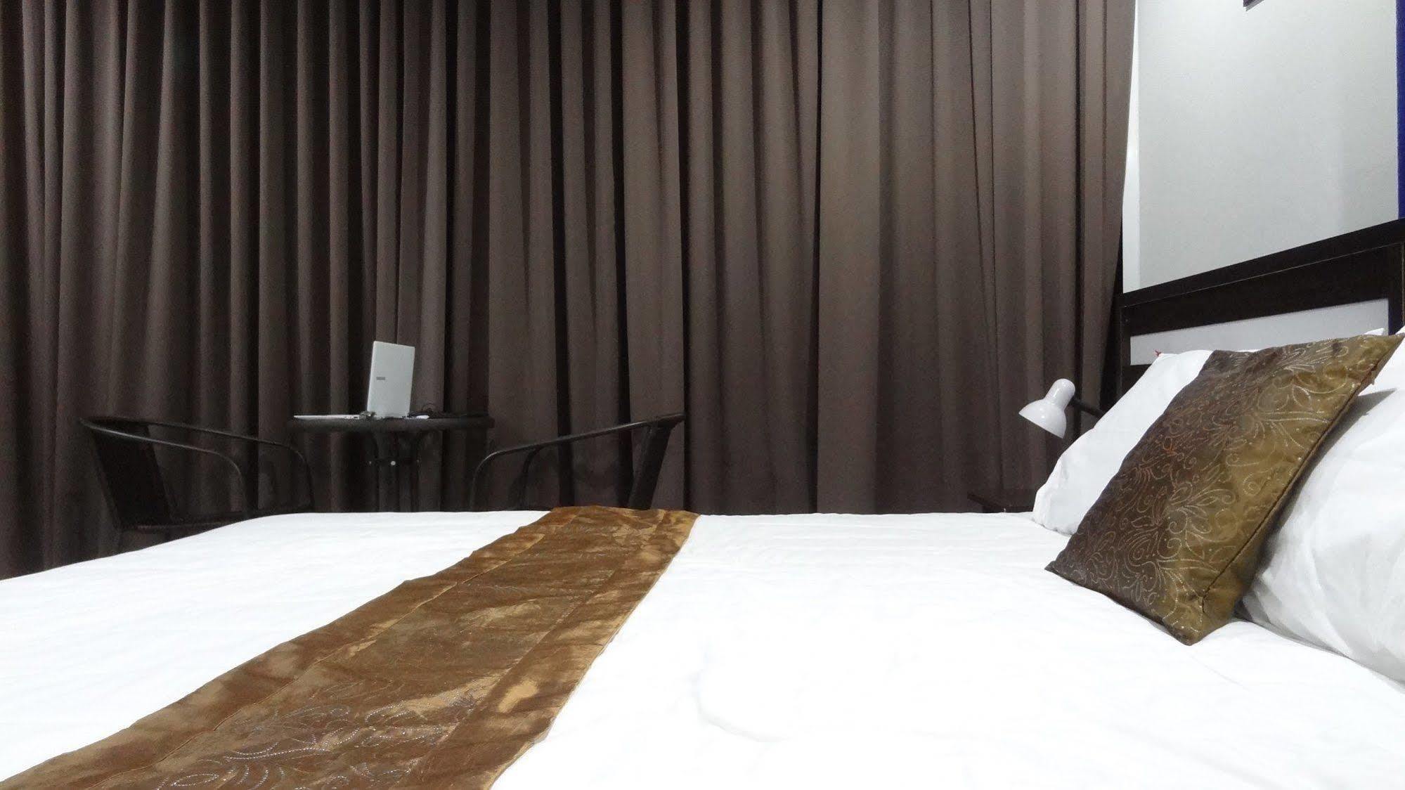 But Different Phuket Boutique Hotel Nai Harn Buitenkant foto